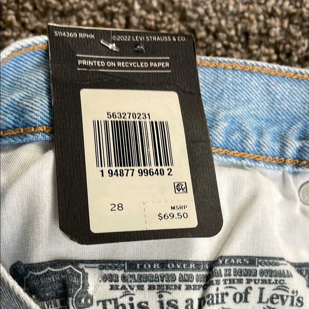 NWT Levi's Women's 501 Light Wash Distressed Denim Shorts - Picture 8 of 8